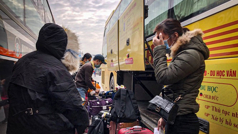 Bus stations crowded as people head home on New Year’s Eve